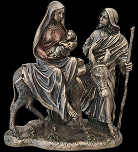 Frontbillede af Veronese-figuren "Flugten til Egypten" med Maria og Jesusbarnet på et æsel, og Sankt Josef stående ved siden af. Bronzefinish